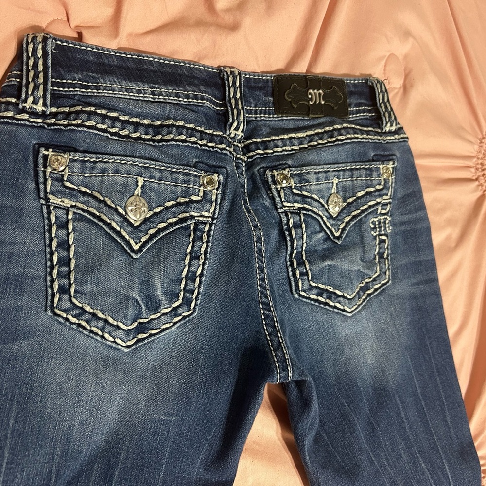 Signature Blue Boot Cut Jeans with Decorative Stitching 🩷miss me Jeans size 27 💙